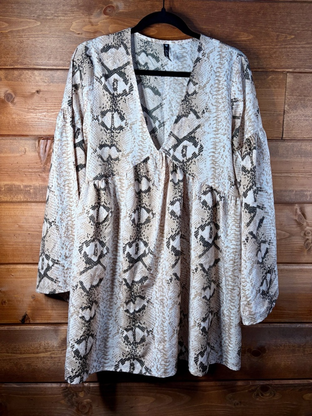 Influence Snake Print Boho Mini Dress Babydoll V Neck Bell Sleeve Flowy Size 10